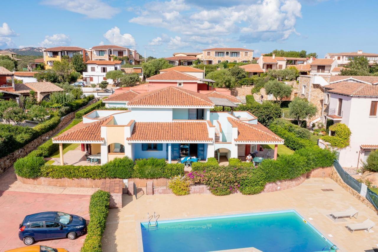 Apartments In Residence With Swimming Pool In Cala Girgolu モンテ・ペトロズ エクステリア 写真